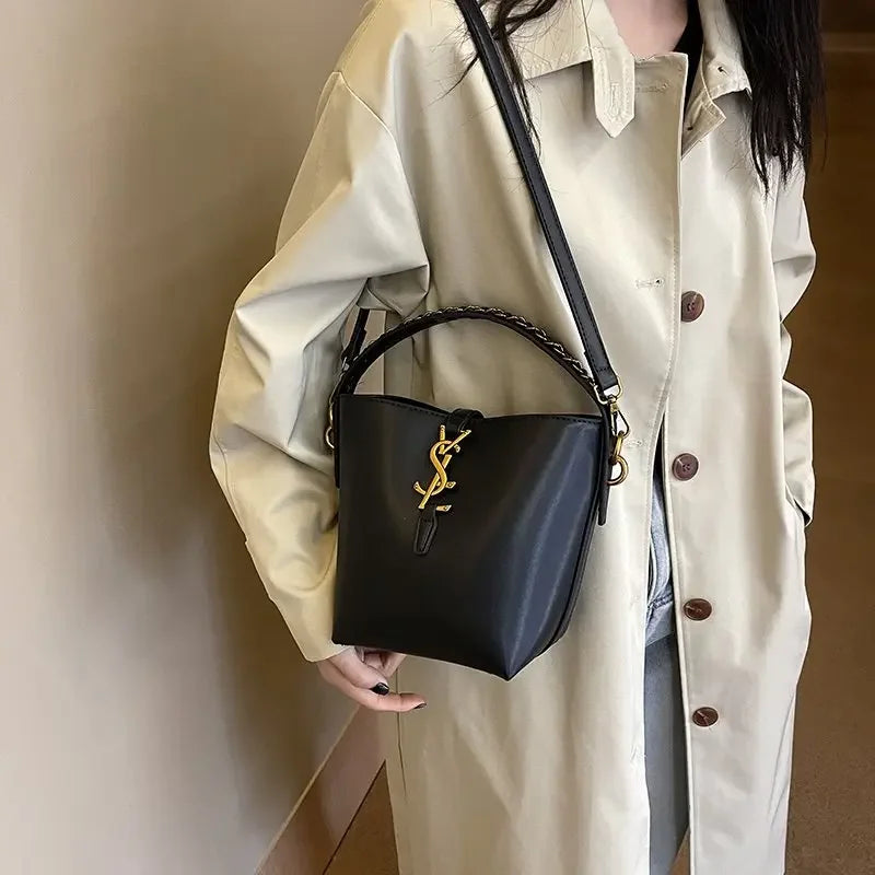 Luxury Bucket Bag, High - End Niche Design, Fashionable Shoulder Messenger Style